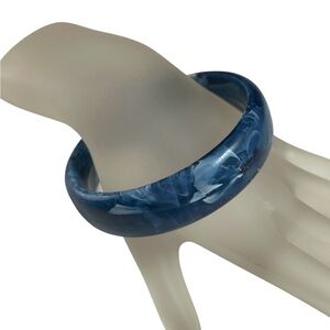 Blue Denim White Swirl Plastic 3” Bangle Bracelet Womens Vintage 1980s Preowned